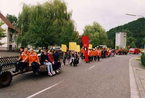Umzug-Petersbaechel-Fischba.jpg