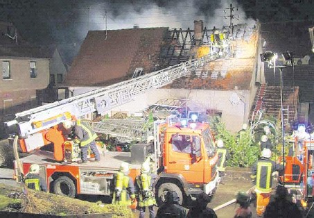 Einsatzkrfte beim Lschen